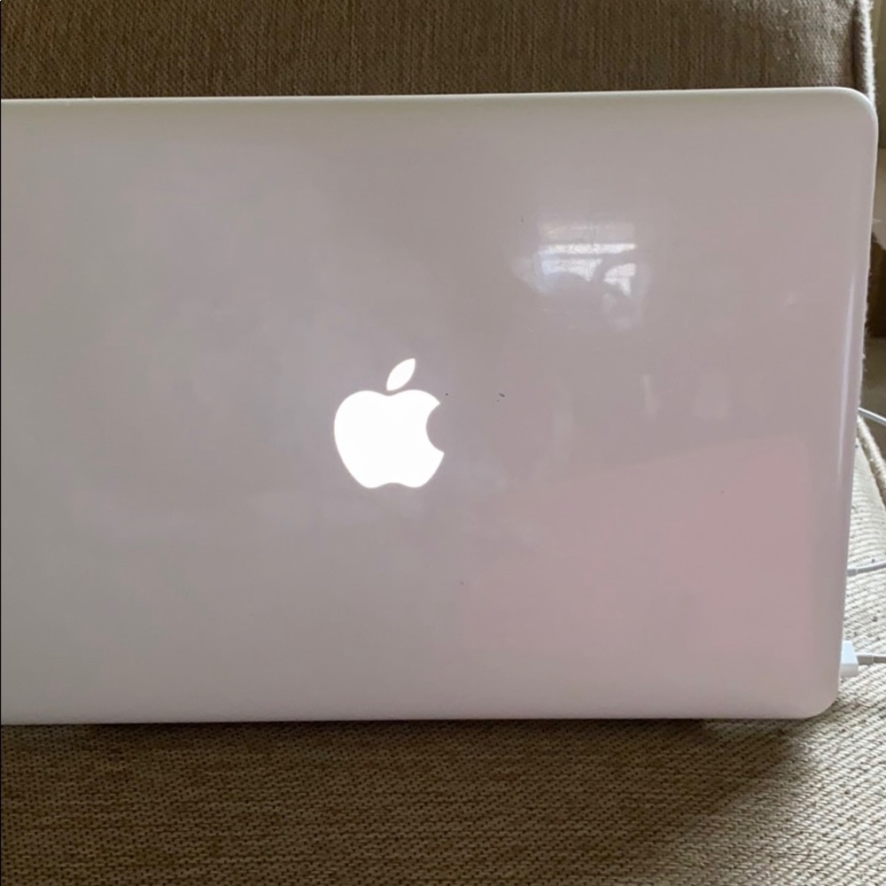 MacBook - Picture 3 of 3